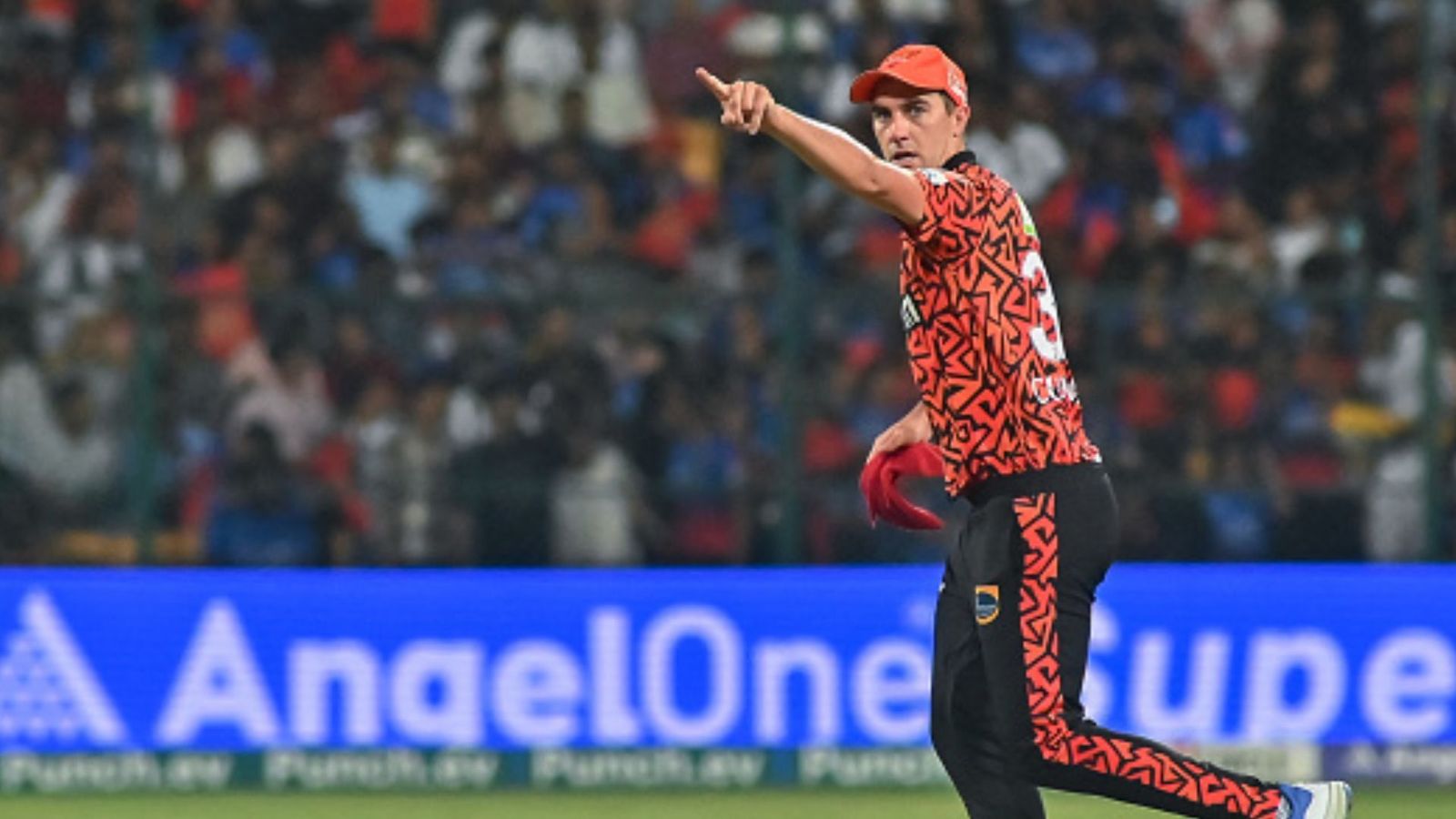IPL 2024: हर कोई हमसे डरता है, टीमों को मैदान पर आने से पहले ही...SRH के ड्रेसिंग रूम में पैट कमिंस की हुंकार IPL 2024: हर कोई हमसे डरता है, टीमों को मैदान पर आने से पहले ही...SRH के ड्रेसिंग रूम में पैट कमिंस की हुंकार