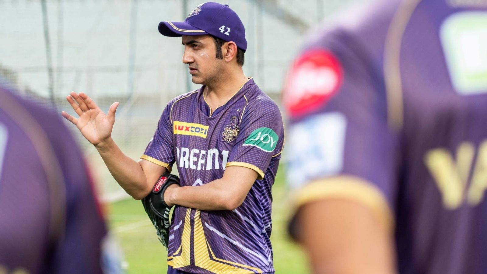 IPL 2024: गौतम गंभीर को चुभ रही है राजस्थान के खिलाफ मिली हार, IPL की गेंद बदलने की कर डाली मांग IPL 2024: गौतम गंभीर को चुभ रही है राजस्थान के खिलाफ मिली हार, IPL की गेंद बदलने की कर डाली मांग