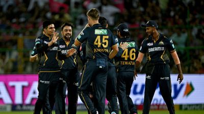 IPL 2024: तुम क्यों चाहते हो कि मैं तुम्हारे देश में खेलूं?, शुभमन गिल के साथी ने ऑस्ट्रेलिया को दी धमकी, जानें पूरा मामला विकेट लेने के बाद जश्न मनाते गुजरात के खिलाड़ी