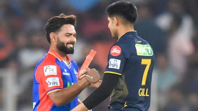 GT vs DC के मैच को 12000 लोगों ने बनाया IPL 2024 का सबसे स्पेशल मैच, जय शाह ने भेजा था खास न्यौता, पेश की मिसाल दिल्ली कैपिटल्स के कप्तान ऋषभ पंत को जीत की बधाई देते गुजरात टाइटंस के कप्तान शुभमन गिल