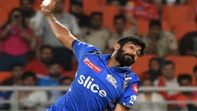 PBKS vs MI : रोहित शर्मा के बाद जसप्रीत बुमराह ने भी उठाया इम्पैक्ट प्लेयर पर सवाल, पंजाब पर जीत के बाद कहा- गेंदबाजों के लिए अब खुद को बचाना... पंजाब किंग्स के खिलाफ गेंदबाजी करते जसप्रीत बुमराह