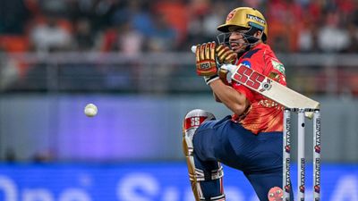 IPL 2024: आशुतोष शर्मा के आक्रामक शॉट्स के पीछे इस दिग्गज क्रिकेटर का है हाथ, 61 रन की धमाकेदार पारी के बाद दिया क्रेडिट मुंबई के खिलाफ शॉट खेलते आशुतोष शर्मा