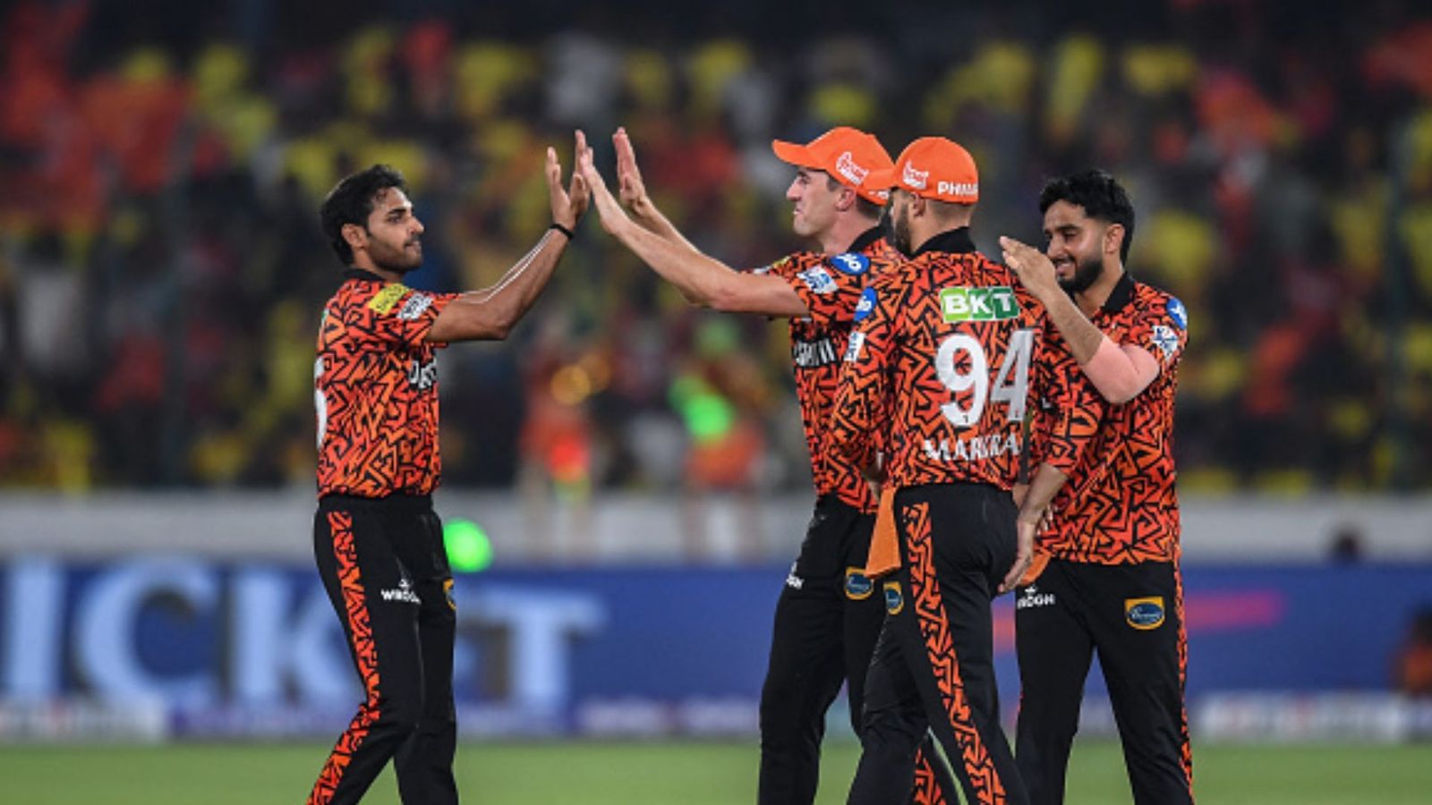 SRH vs DC: 'बल्लेबाजी से आपको स्पॉन्सर मिलते हैं लेकिन गेंदबाजी से आप चैंपियन बनते हैं', जानें SRH के सीनियर गेंदबाज ने मैच के बाद किसपर कसा तंज SRH vs DC: 'बल्लेबाजी से आपको स्पॉन्सर मिलते हैं लेकिन गेंदबाजी से आप चैंपियन बनते हैं', जानें SRH के सीनियर गेंदबाज ने मैच के बाद किसपर कसा तंज
