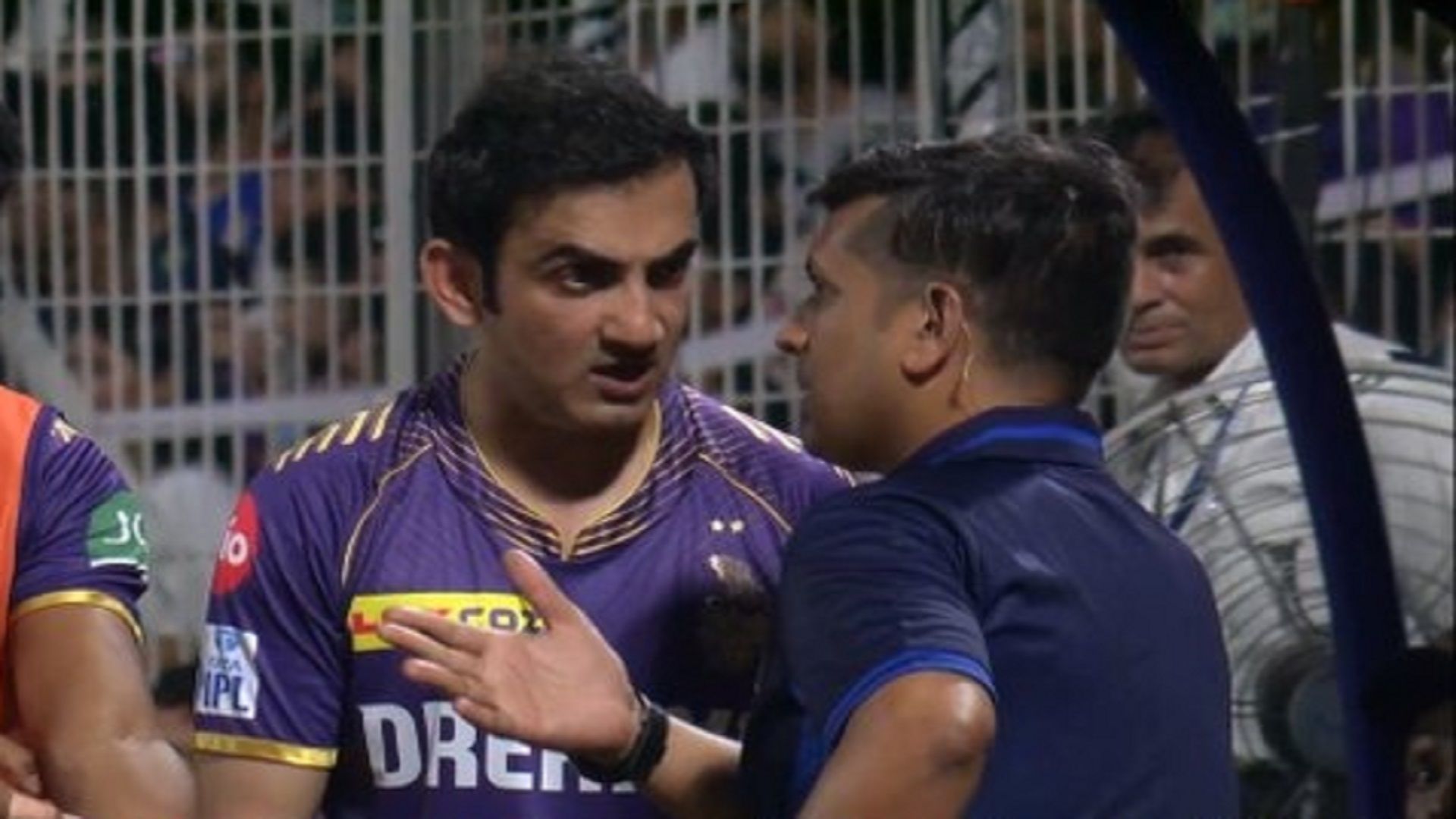 गौतम गंभीर RCB से टक्कर में हो गए गुस्सा, अंपायर से लिया पंगा, इस वजह से KKR के मेंटॉर ने खोया आपा