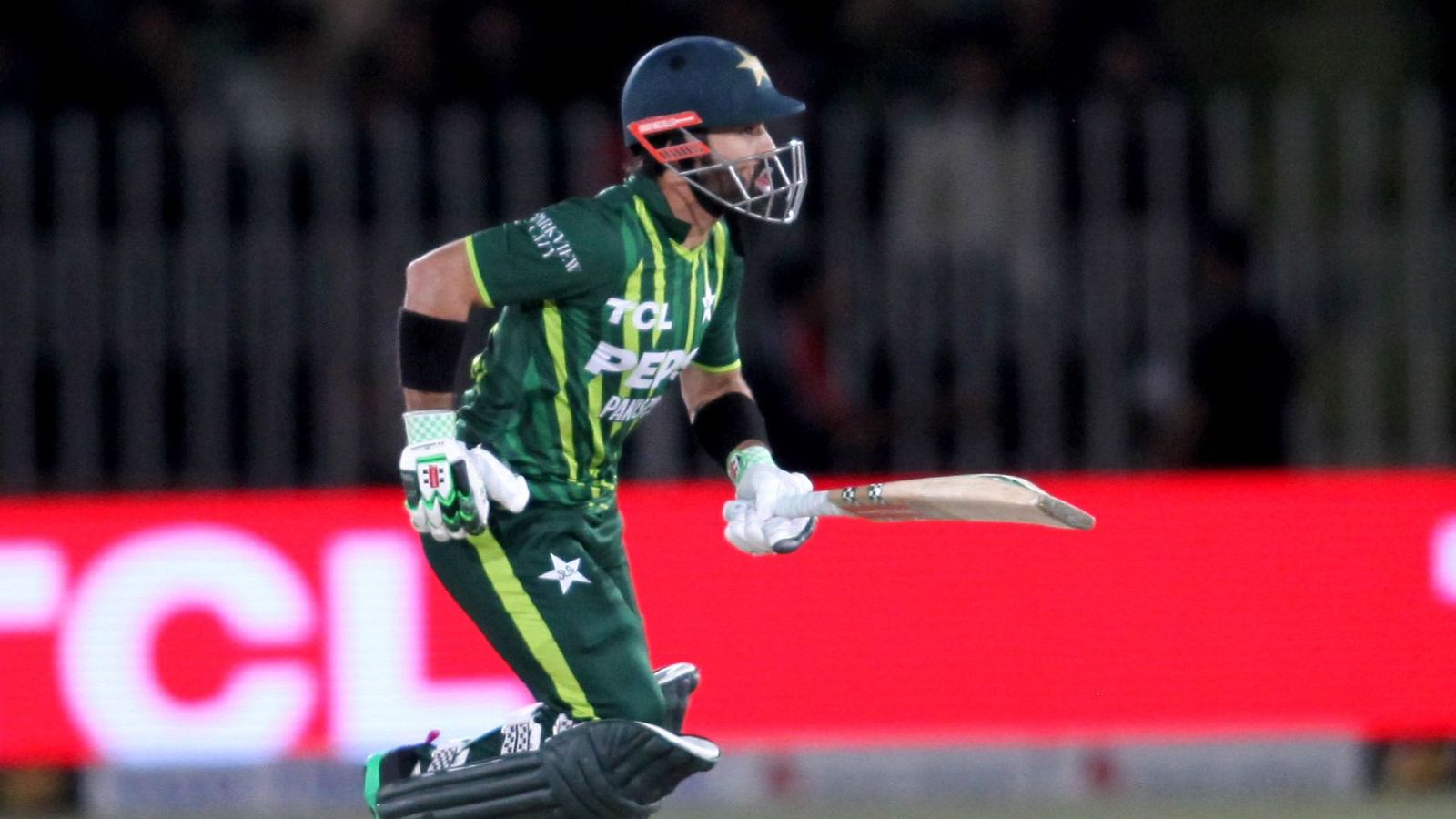 PAK vs NZ: मोहम्मद रिजवान को कछुआछाप बैटिंग के बाद आए क्रैंप्स, फिर बिना आउट हुए छोड़ गए मैदान PAK vs NZ: मोहम्मद रिजवान को कछुआछाप बैटिंग के बाद आए क्रैंप्स, फिर बिना आउट हुए छोड़ गए मैदान