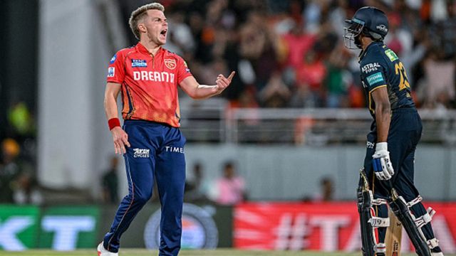 IPL 2024: गुजरात टाइटंस के हाथों हार के बाद अब क्या धमाका करने की तैयारी में है पंजाब किंग्स? कप्तान का मैच के बाद खुलासा साई सुदर्शन के विकेट का जश्न मनाते सैम करन (बाएं)