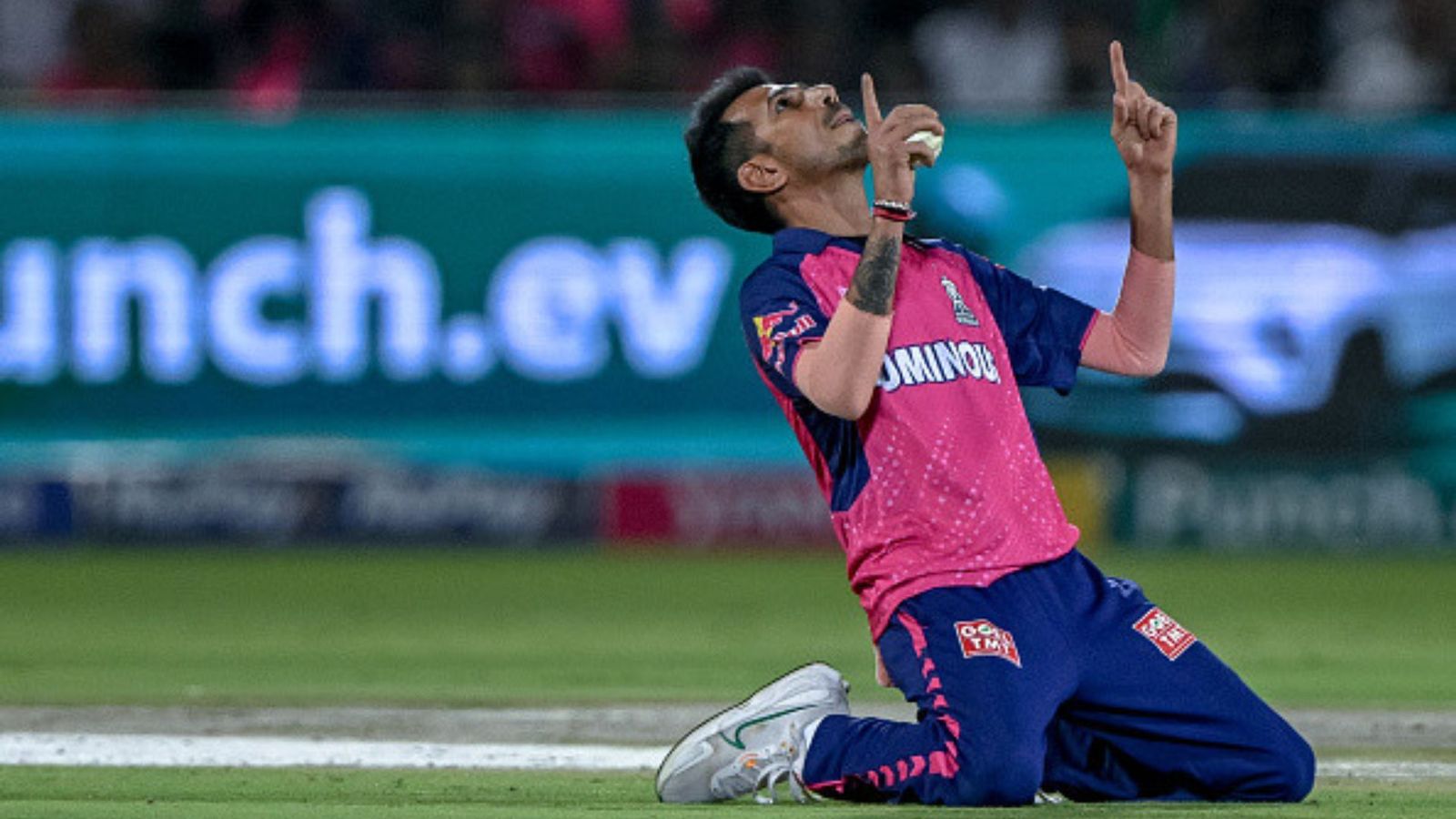 Yuzvendra Chahal Record: युजवेंद्र चहल 200 IPL विकेट लेने वाले बने पहले बॉलर, इस बल्लेबाज का शिकार कर रचा इतिहास Yuzvendra Chahal Record: युजवेंद्र चहल 200 IPL विकेट लेने वाले बने पहले बॉलर, इस बल्लेबाज का शिकार कर रचा इतिहास