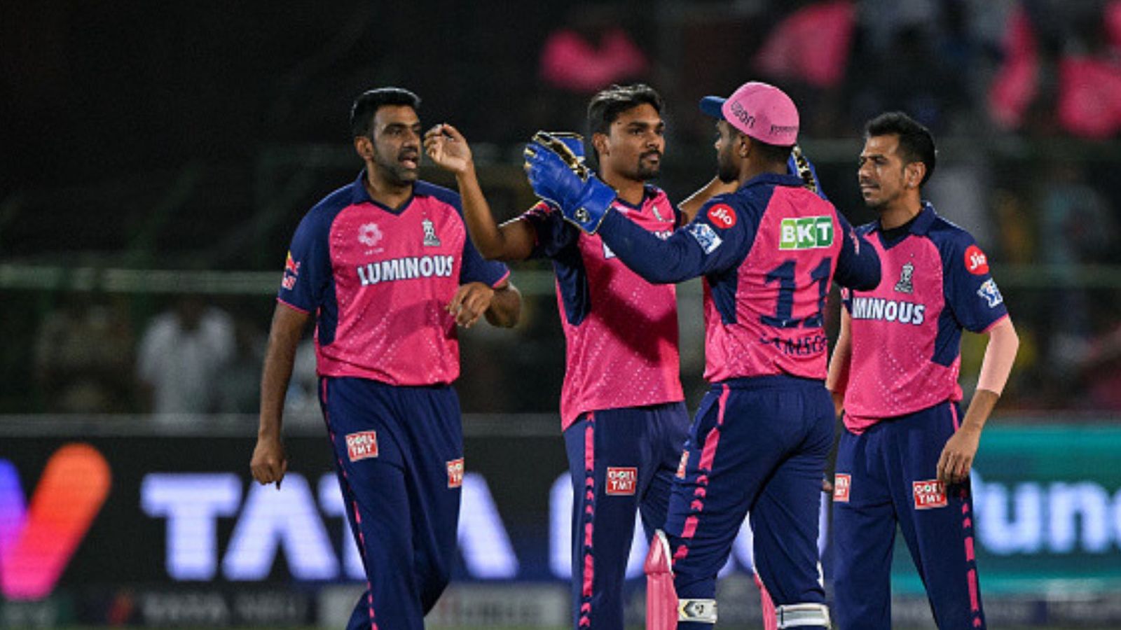 RR vs MI: संदीप शर्मा ने मुंबई इंडियंस की आधी टीम को किया आउट, IPL इतिहास में ऐसा करने वाले बने पहले भारतीय RR vs MI: संदीप शर्मा ने मुंबई इंडियंस की आधी टीम को किया आउट, IPL इतिहास में ऐसा करने वाले बने पहले भारतीय