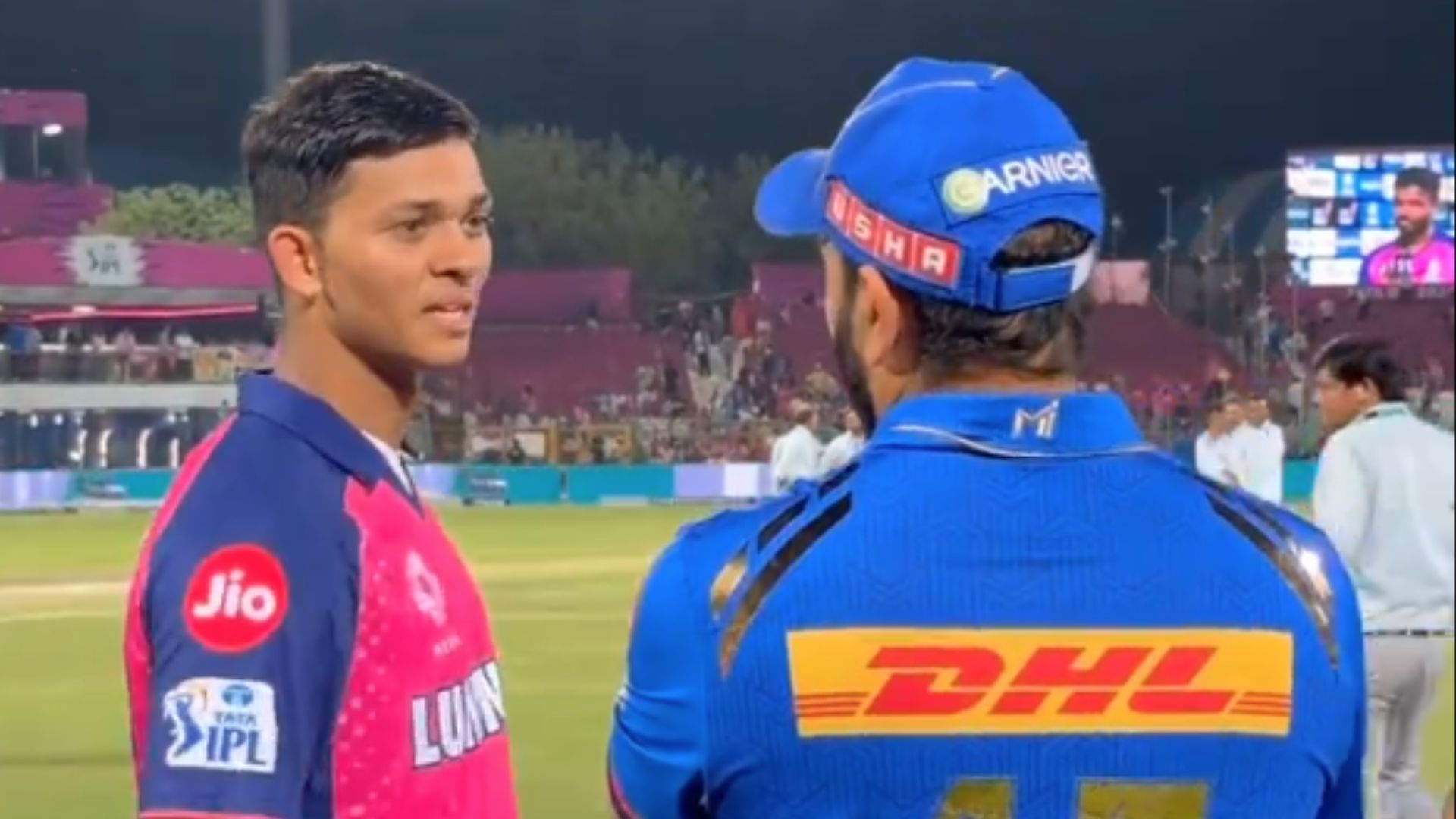 RR vs MI, Video : यशस्वी जायसवाल ने शतक जड़ने के बाद रोहित शर्मा से कही दिल की बात, कहा - मैच जीतना ही...
