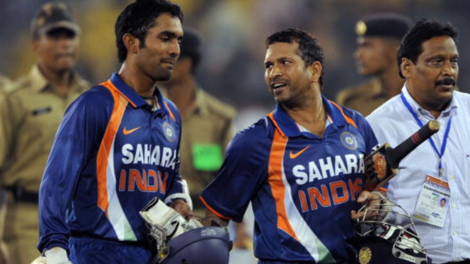 Sachin Tendulkar Birthday: 'मुझे आज तक उसका दुख होता है', जब दिनेश कार्तिक ने सचिन तेंदुलकर का कर दिया था बड़ा नुकसान Sachin Tendulkar Birthday: 'मुझे आज तक उसका दुख होता है', जब दिनेश कार्तिक ने सचिन तेंदुलकर का कर दिया था बड़ा नुकसान