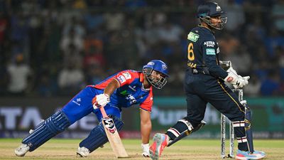 IPL Points Table:दिल्ली कैपिटल्स का जीत के बाद बदला हाल, गुजरात टाइटंस को हुआ नुकसान, जानें पॉइंट टेबल में किस पोजीशन पर पहुंची दोनों टीमों गुजरात टाइटंस के खिलाफ दिल्ली कैपिटल्स के कप्तान ऋषभ पंत