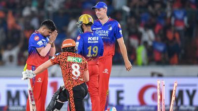 SRH vs RCB: पाटीदार के धमाके के बाद स्पिनर्स ने काटा बवाल, आरसीबी को 1 महीने और लगातार 6 हार बाद मिली दूसरी जीत, सनराइजर्स हैदराबाद को 35 रन से हराया आरसीबी ने स्पिनर्स के दम पर सनराइजर्स हैदराबाद को हराया.