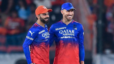 RCB की टीम SRH पर जीत के बाद IPL 2024 के प्लेऑफ में कैसे बना सकती है जगह ? जानें नए समीकरण SRH के खिलाफ मैच में जीत के बाद फाफ डुप्लेसी और विराट कोहली