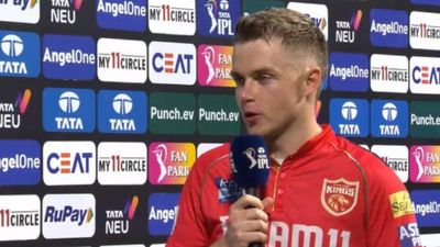 KKR vs PBKS: 'स्कोर भूल जाओ, क्रिकेट अब...' पंजाब किंग्स के कप्तान सैम करन कोलकाता को हराने के बाद यह क्या बोल गए? शिखर धवन के चोटिल होने पर सैम करन पंजाब किंग्स की कप्तानी कर रहे हैं.