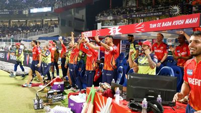 KKR vs PBKS : 262 रनों का रिकॉर्ड चेज हासिल करने वाली पंजाब किंग्स अब कैसे बनाएगी IPL 2024 के प्लेऑफ में जगह? सामने आए ये नए समीकरण KKR पर रिकॉर्ड जीत के बाद पंजाब के डगआउट में जोश में खिलाड़ी