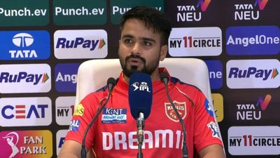 KKR vs PBKS : 262 रनों के रिकॉर्ड चेज से पहले पंजाब किंग्स के कोच ने क्या दिया था 'गुरुमंत्र'? प्रभसिमरन सिंह ने किया बड़ा खुलासा केकेआर पर जीत के बाद प्रेस कांफ्रेंस में प्रभसिमरन सिंह