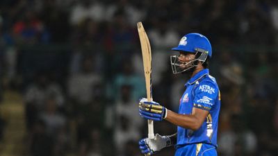 DC vs MI: हार्दिक पंड्या ने छठी हार का ठीकरा फिफ्टी ठोकने वाले तिलक वर्मा पर फोड़ा, कहा- बीच के ओवर्स में... तिलक वर्मा ने दिल्ली कैपिटल्स के खिलाफ 63 रन की पारी खेली.