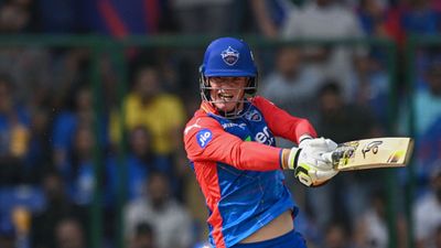 DC vs MI: जसप्रीत बुमराह की पहली गेंद पर छक्का मारने वाले जैक फ्रेजर का खुलासा, कहा- मैंने पूरे दिन उनके... जैक फ्रेजर अपनी तूफानी पारी में शॉट लगाते हुए