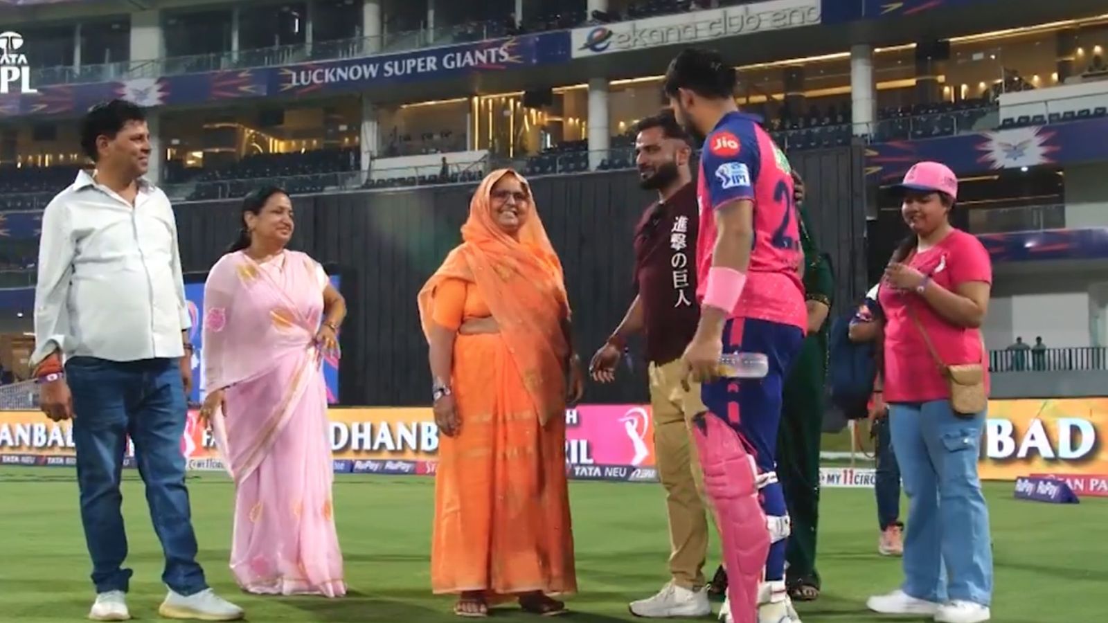 Dhruv Jurel : ध्रुव जुरेल की मुराद हुई पूरी, पिता के सामने फिफ्टी जड़कर किया सैल्यूट, जीत के बाद परिवार से की ख़ास मुलाकात, दिल जीत लेगा ये Video Dhruv Jurel : ध्रुव जुरेल की मुराद हुई पूरी, पिता के सामने फिफ्टी जड़कर किया सैल्यूट, जीत के बाद परिवार से की ख़ास मुलाकात, दिल जीत लेगा ये Video