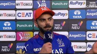 GT vs RCB: विराट कोहली का स्ट्राइक रेट पर सवाल उठाने वालों को मुंहतोड़ जवाब, कहा- क्रिकेटर्स की भी सेल्फ रिस्पेक्ट होती है, मैं 15 साल से... पोस्ट मैच प्रेजेंटेशन में सवालों के जवाब देते विराट कोहली