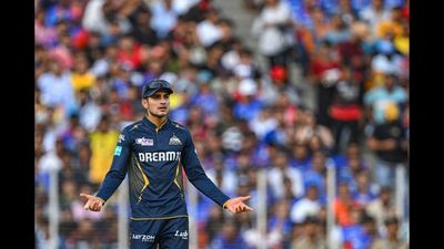 GT vs RCB: शुभमन गिल ने अपनी ताकत पर ही फोड़ा हार का ठीकरा, RCB से हारने के बाद खूब सुनाई खरी खोटी मैच के दौरान गुस्से में शुभमन गिल