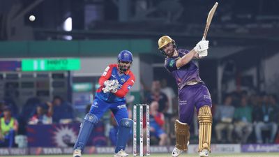 KKR vs DC: फिल सॉल्ट और वरुण चक्रवर्ती ने दिखाया दम, दिल्ली कैपिटल्स नहीं दे पाई टक्कर, कोलकाता ने लगाया जीत का छक्का फिल सॉल्ट ने तूफानी फिफ्टी लगाकर केकेआर को जबरदस्त जीत दिलाई.