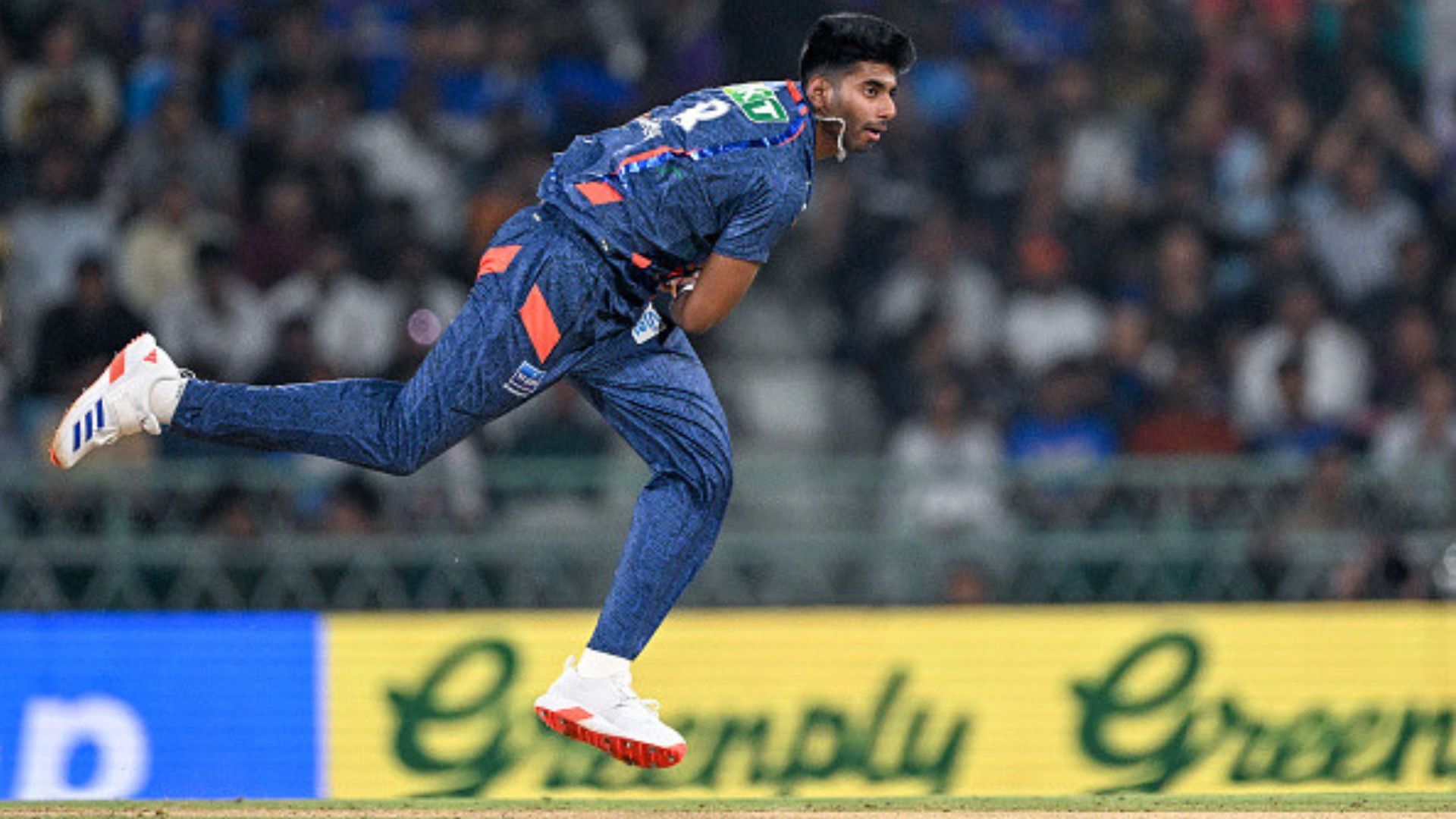 Mayank Yadav Injury Update : मुंबई के खिलाफ मयंक यादव ने Live मैच के बीच क्यों छोड़ा मैदान? कप्तान केएल राहुल और कोच जस्टिन लैंगर ने दी बड़ी अपडेट 