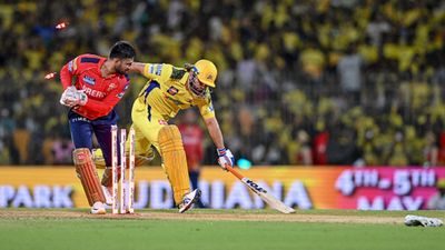 IPL 2024: एमएस धोनी के रनआउट का पंजाब किंग्स ने उड़ाया मजाक, चिढ़ाते हुए कहा- थाला फॉर ए रीजन... एमएस धोनी को रन आउट करते जितेश शर्मा