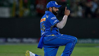 Rohit sharma, IPL 2024: कोलकाता के खिलाफ एक विस्फोटक पारी और रोहित शर्मा इस मामले में बन जाएंगे नंबर वन! रोहित शर्मा डेविड वॉर्नर का बड़ा रिकॉर्ड तोड़ सकते हैं