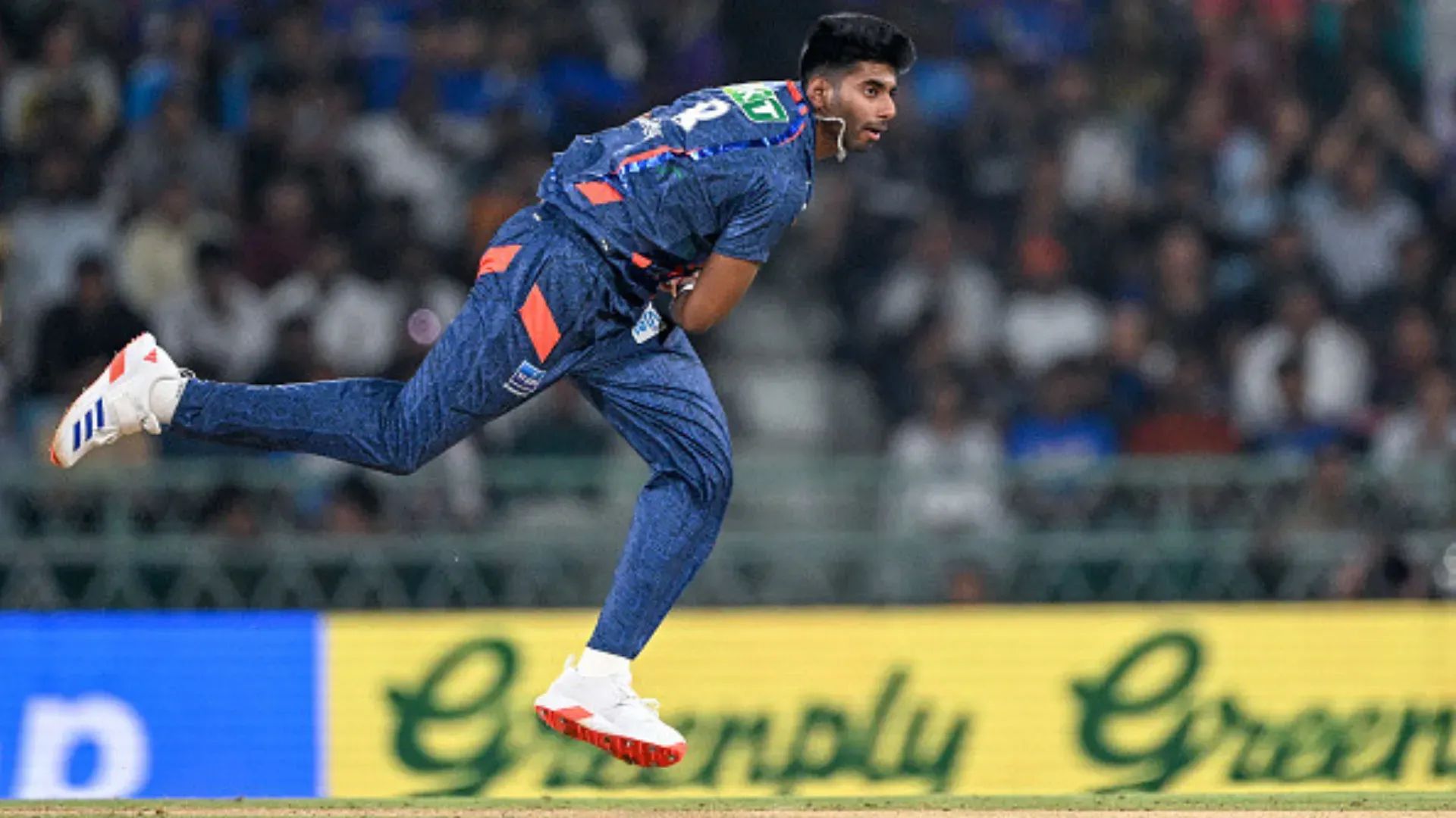 IPL 2024 सीजन के बीच LSG को लगा सदमा!, 150 की रफ्तार वाला खूंखार गेंदबाज IPL से बाहर, कोच जस्टिन लैंगर ने दी बुरी अपडेट  