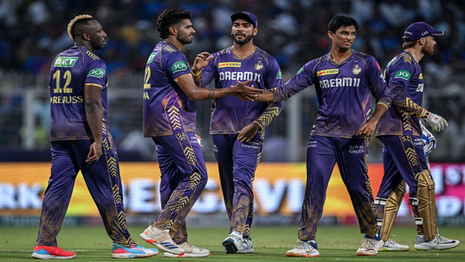 LSG vs KKR: बैन होते ही कोलकाता के खिलाड़ी की बदल गई चाल, BCCI को चिढ़ाया, विकेट लेने के बाद मनाया अलग तरह का जश्न LSG vs KKR: बैन होते ही कोलकाता के खिलाड़ी की बदल गई चाल, BCCI को चिढ़ाया, विकेट लेने के बाद मनाया अलग तरह का जश्न