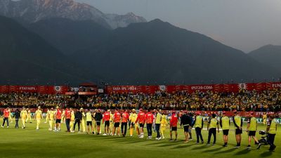 IPL 2024 Points Table: कोलकाता के सिर नंबर 1 का ताज तो चेन्नई की टॉप 4 में एंट्री, जानें दूसरी टीमों का हाल मैच खत्म होने के बाद एक दूसरे संग हाथ मिलाते चेन्नई और पंजाब के खिलाड़ी