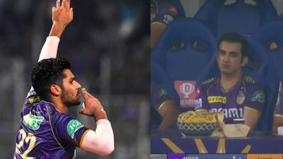 गौतम गंभीर KKR में कैसे निभा रहे हैं मास्टरमाइंड का रोल, LSG पर जीत के बाद हर्षित राणा ने कहा - ड्रेसिंग रूम में वो हमसे... आईपीएल 2024 सीजन में गेंदबाजी के दौरान हर्षित राणा और दूसरी तरफ गौतम गंभीर