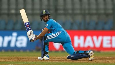 IND vs BAN: 16 गेंद, 9 रन और 5 विकेट, भारत के आगे बांग्लादेश ने टेके घुटने, हरमनप्रीत कौर की टीम ने जीता चौथा टी20 मैच हरमनप्रीत कौर प्लेयर ऑफ द मैच रहीं