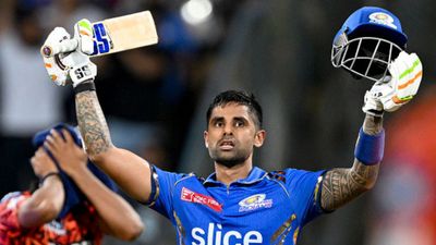 MI vs SRH : सूर्यकुमार यादव का शतक जड़ने के बाद दर्द आया बाहर, कहा - 14 दिसंबर के बाद पहली बार... SRH के सामने शतक जड़ने के बाद सूर्यकुमार यादव