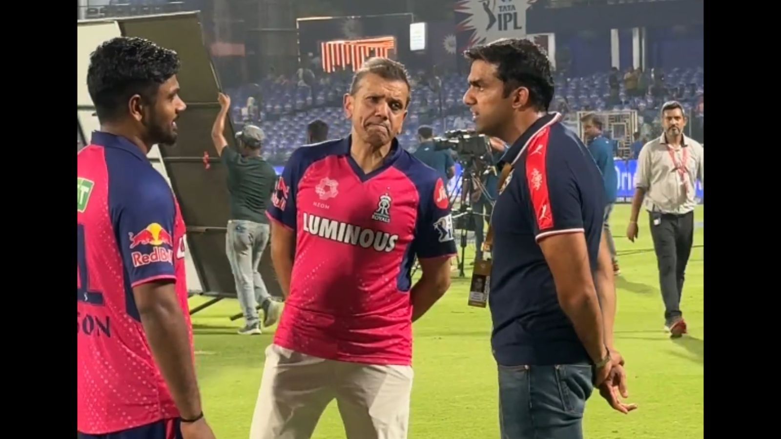 दिल्ली कैपिटल्स के मालिक ने संजू सैमसन के आउट होने पर मनाए जोशीले जश्न पर दी सफाई, बोले- उसने हम सबको... दिल्ली कैपिटल्स के मालिक ने संजू सैमसन के आउट होने पर मनाए जोशीले जश्न पर दी सफाई, बोले- उसने हम सबको...