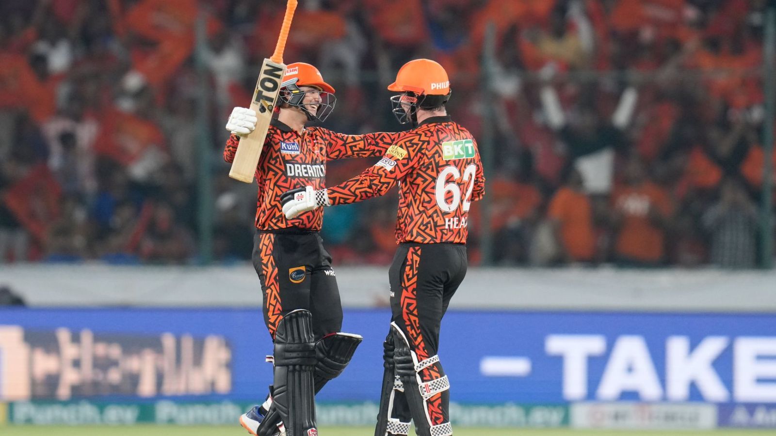 SRH vs LSG: हेड-अभिषेक के हमलों से लखनऊ नेस्तनाबूद, हैदराबाद ने 45 मिनट और 58 गेंद में 10 विकेट से मैच जीत मचाया तहलका SRH vs LSG: हेड-अभिषेक के हमलों से लखनऊ नेस्तनाबूद, हैदराबाद ने 45 मिनट और 58 गेंद में 10 विकेट से मैच जीत मचाया तहलका