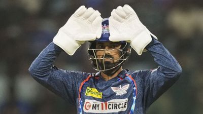 SRH vs LSG: केएल राहुल 10 विकेट की करारी हार से हुए रुआंसे, बोले- हम 250 बनाते तो भी... केएल राहुल आईपीएल 2022 से लखनऊ सुपर जायंट्स के कप्तान हैं.