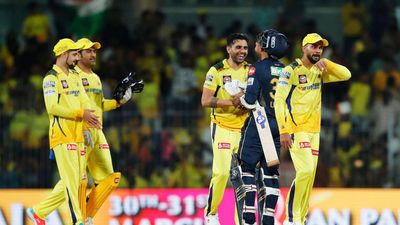 GT vs CSK: चेन्नई ने टॉस जीतकर ली बॉलिंग, टीम में आया कमाल का कीवी खिलाड़ी, गुजरात में दो बदलाव, देखिए Playing XI चेन्नई सुपर किंग्स और गुजरात टाइटंस क बीच आईपीएल में छह मैच हुए हैं.