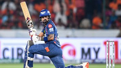 LSG Owner Controversy : केएल राहुल और जस्टिन लैंगर को सुनाने के बाद लखनऊ के मालिक संजीव गोयनका ने उठाया एक और कदम, इन्स्टाग्राम पर लगाई ये पाबंदी लखनऊ के कप्तान केएल राहुल