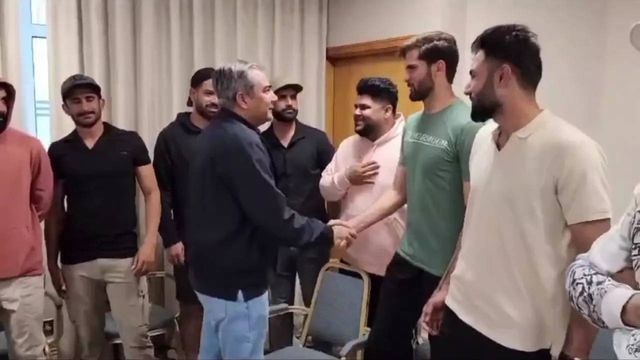 आयरलैंड से मिली हार के तुरंत बाद डबलिन पहुंचे PCB चीफ, 2 घंटे तक खिलाड़ियों से की मीटिंग, बल्लेबाजों की लगाई क्लास खिलाड़ियों से मुलाकात करते पीसीबी चीफ मोहसिन नकवी