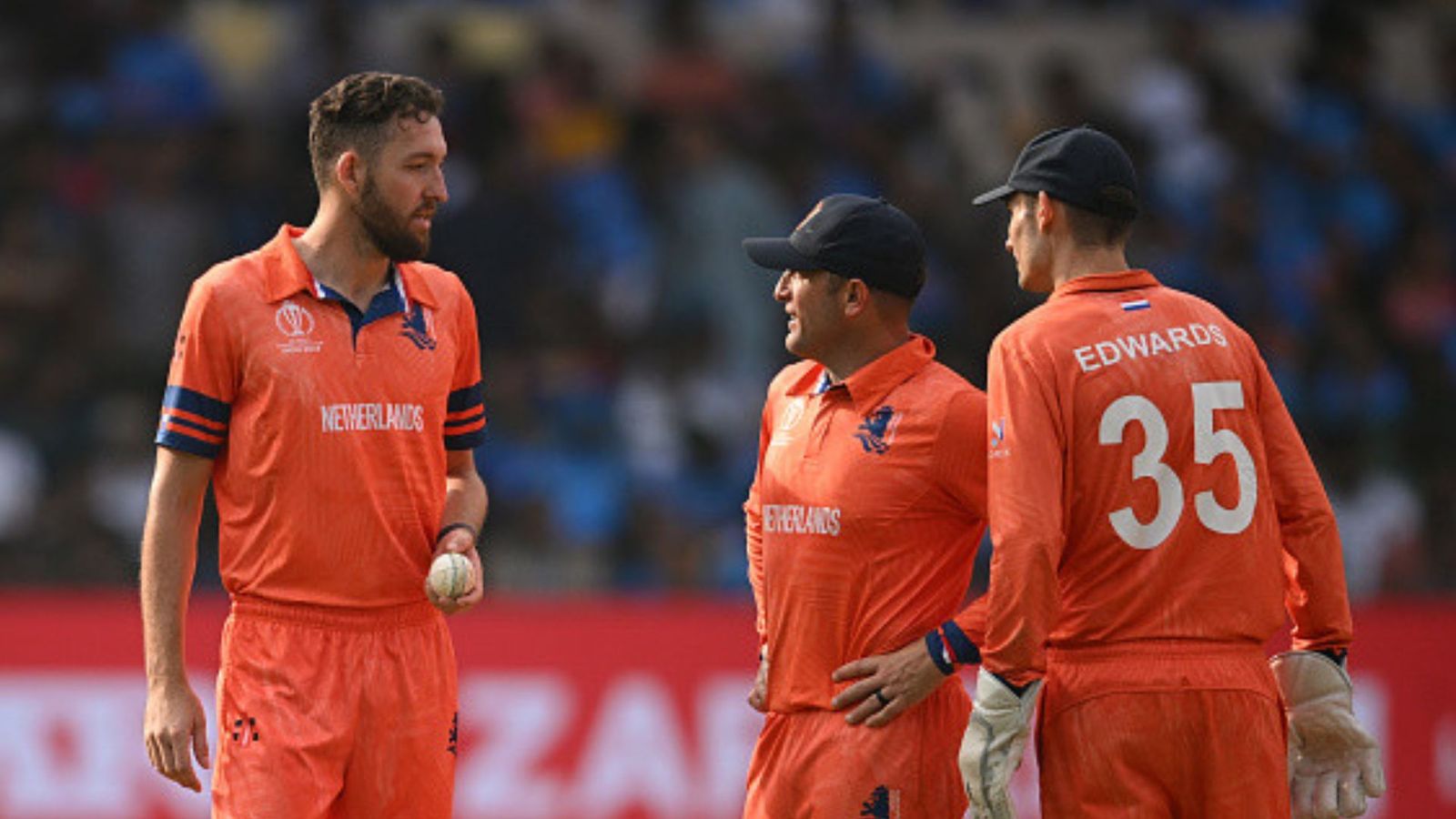 T20 World Cup Netherlands Squad : अनुभवी खिलाड़ियों को बाहर करके नीदरलैंड्स ने किया टीम का ऐलान, 62 गेंद में 135 रन ठोकने वाले को मिली जगह T20 World Cup Netherlands Squad : अनुभवी खिलाड़ियों को बाहर करके नीदरलैंड्स ने किया टीम का ऐलान, 62 गेंद में 135 रन ठोकने वाले को मिली जगह