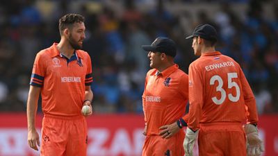 T20 World Cup Netherlands Squad : अनुभवी खिलाड़ियों को बाहर करके नीदरलैंड्स ने किया टीम का ऐलान, 62 गेंद में 135 रन ठोकने वाले को मिली जगह वर्ल्ड कप 2023 के दौरान नीदरलैंड्स के खिलाड़ी और उनके कप्तान स्कॉट एडवर्ड्स