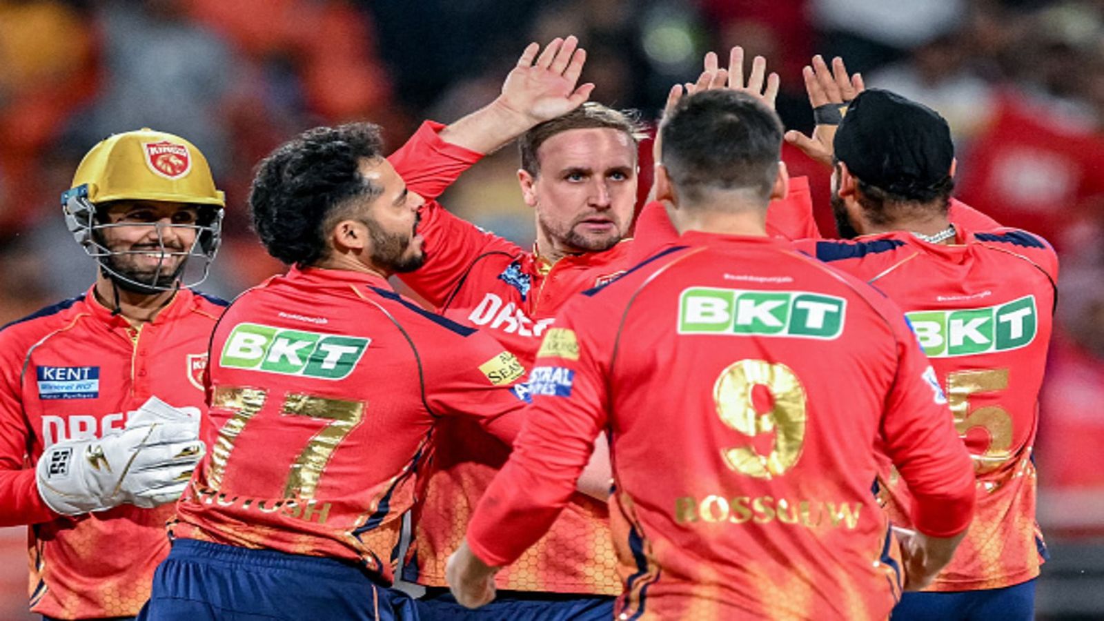 IPL 2024: पंजाब किंग्स को सबसे बड़ा झटका, तूफानी बल्लेबाज ने बीच में छोड़ा IPL, टी20 वर्ल्ड कप के लिए लौटा अपने देश IPL 2024: पंजाब किंग्स को सबसे बड़ा झटका, तूफानी बल्लेबाज ने बीच में छोड़ा IPL, टी20 वर्ल्ड कप के लिए लौटा अपने देश