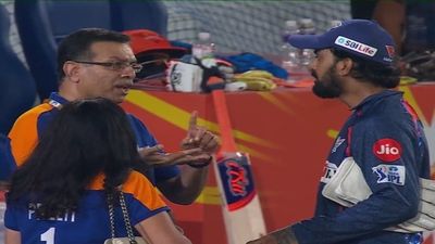 LSG Owner Controversy: संजीव गोयनका, जस्टिन लैंगर और केएल राहुल के बीच झड़प का सच आया सामने, अब कोच ने दी सफाई केएल राहुल को समझाते फ्रेंचाइजी के मालिक संजीव गोयनका