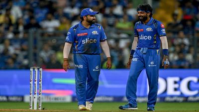 Rohit Against Hardik: हार्दिक पंड्या को टी20 वर्ल्ड कप टीम में रखना नहीं चाहते थे रोहित शर्मा, टूर्नामेंट के बाद लिया जा सकता है बड़ा फैसला रोहित शर्मा की बात पर हंसते हुए हार्दिक पंड्या