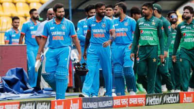 T20 World Cup Squads: 20 में से 19 टीमों ने किया स्क्वॉड का ऐलान, इस एक देश का मामला फंसा, जानिए क्यों भारत और पाकिस्तान टी20 वर्ल्ड कप के एक ही ग्रुप में हैं.