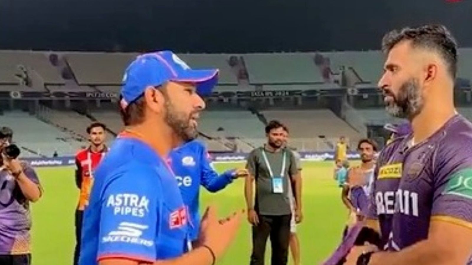 IPL 2024: रोहित शर्मा- अभिषेक नायर के वायरल वीडियो पर KKR के सीईओ ने दी सफाई, फ्रेंचाइजी के डिलीट करने पर मचा था बवाल IPL 2024: रोहित शर्मा- अभिषेक नायर के वायरल वीडियो पर KKR के सीईओ ने दी सफाई, फ्रेंचाइजी के डिलीट करने पर मचा था बवाल