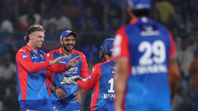 DC vs LSG: पोरेल- स्टब्स की आतिशी पारी के दम पर दिल्ली की जीत, खूब लड़ी लखनऊ लेकिन मालिक के सामने 19 रन से हारे, प्लेऑफ्स खेलने का टूटा सपना विकेट लेने के बाद दूसरे खिलाड़ियों संग जश्न मनाते ट्रिस्टन स्टब्स