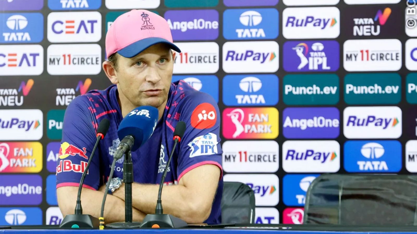 RR vs PBKS : पंजाब से हार के बाद राजस्थान रॉयल्स के कोच को आई जोस बटलर की याद, संजू सैमसन को होते कहा - असली लीडर... RR vs PBKS : पंजाब से हार के बाद राजस्थान रॉयल्स के कोच को आई जोस बटलर की याद, संजू सैमसन को होते कहा - असली लीडर...